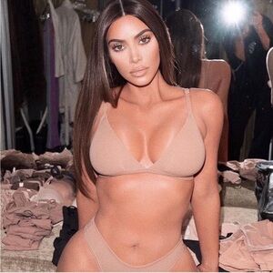 SKIMS *NWT FITS EVERYBODY TRIANGLE BRALETTE | COLOR: CLAY